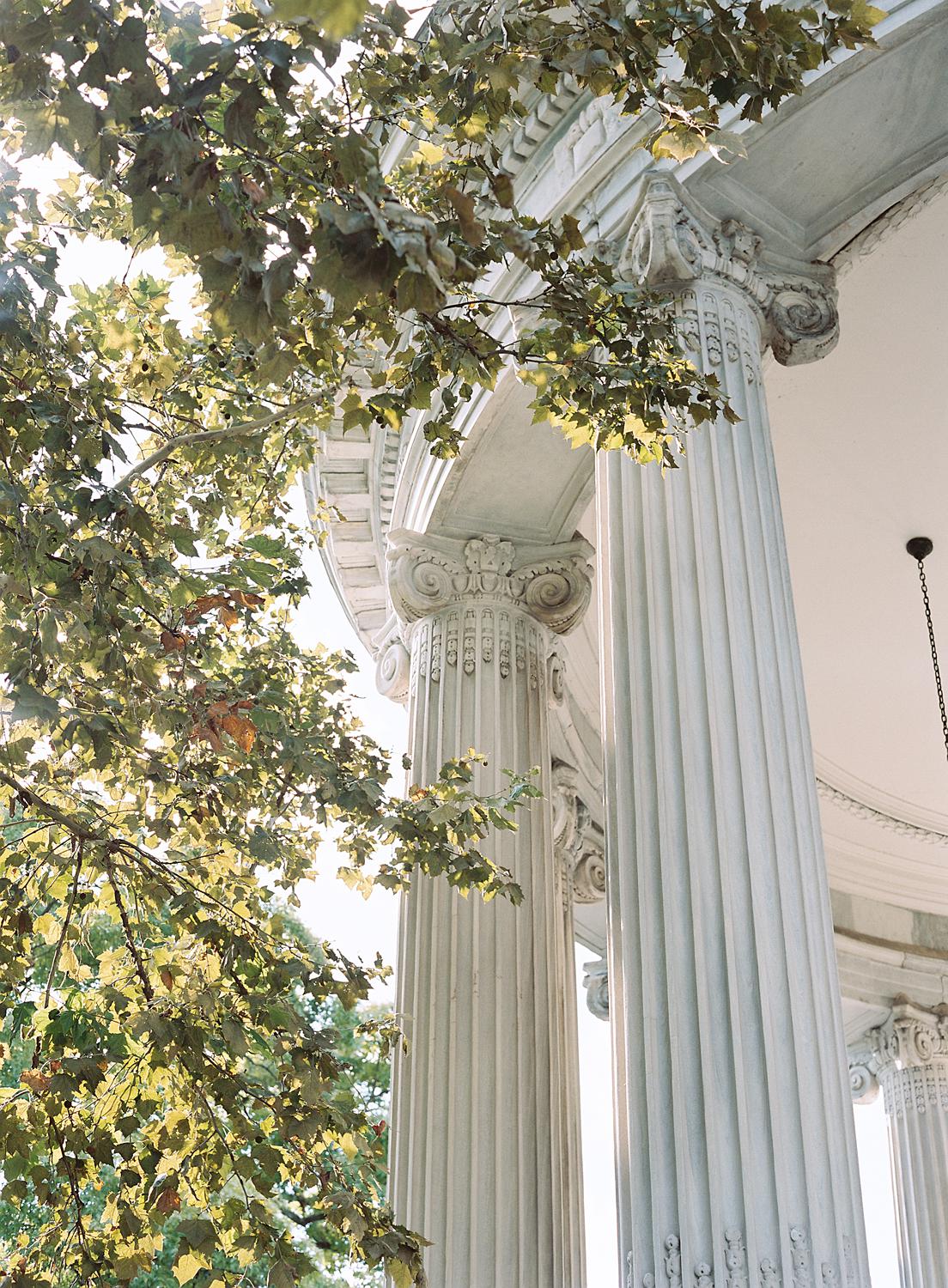 The columns of DAR Constitutional Hall.